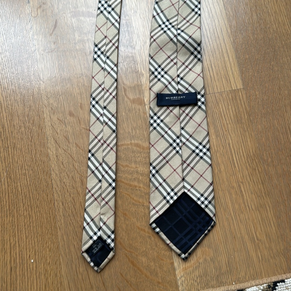 AUTHENTIC MENS BURBERRY TIE
